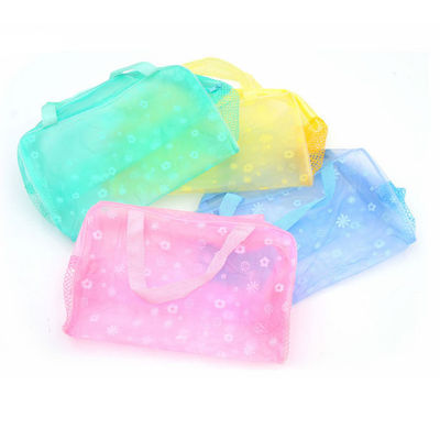 गुणवत्ता  OEM Foldable PVC Cosmetic And Toiletry Bags Portable Makeup Bag With Zipper कारखाना