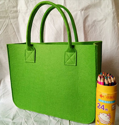 थोक पर्यावरण प्रचार कस्टम हाथ से बने पॉलिएस्टर फेल्ट कैरी शॉपिंग टोट गिफ्ट बैग महिला