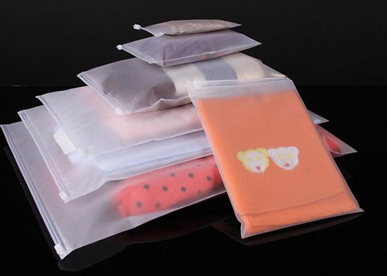 परिधान Reclosable प्लास्टिक मेल पैकेजिंग बैग शिपिंग कपड़े के लिए ज़िप ताला पाली बैग